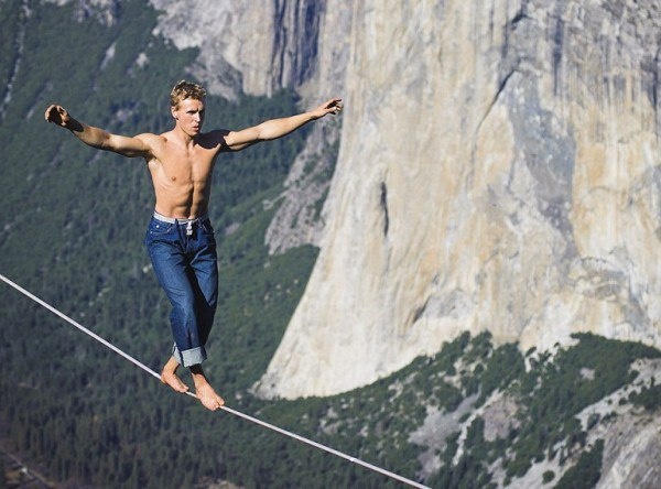 Кому нужен "букварь искусственного интеллекта" и причем здесь ходьба по канату