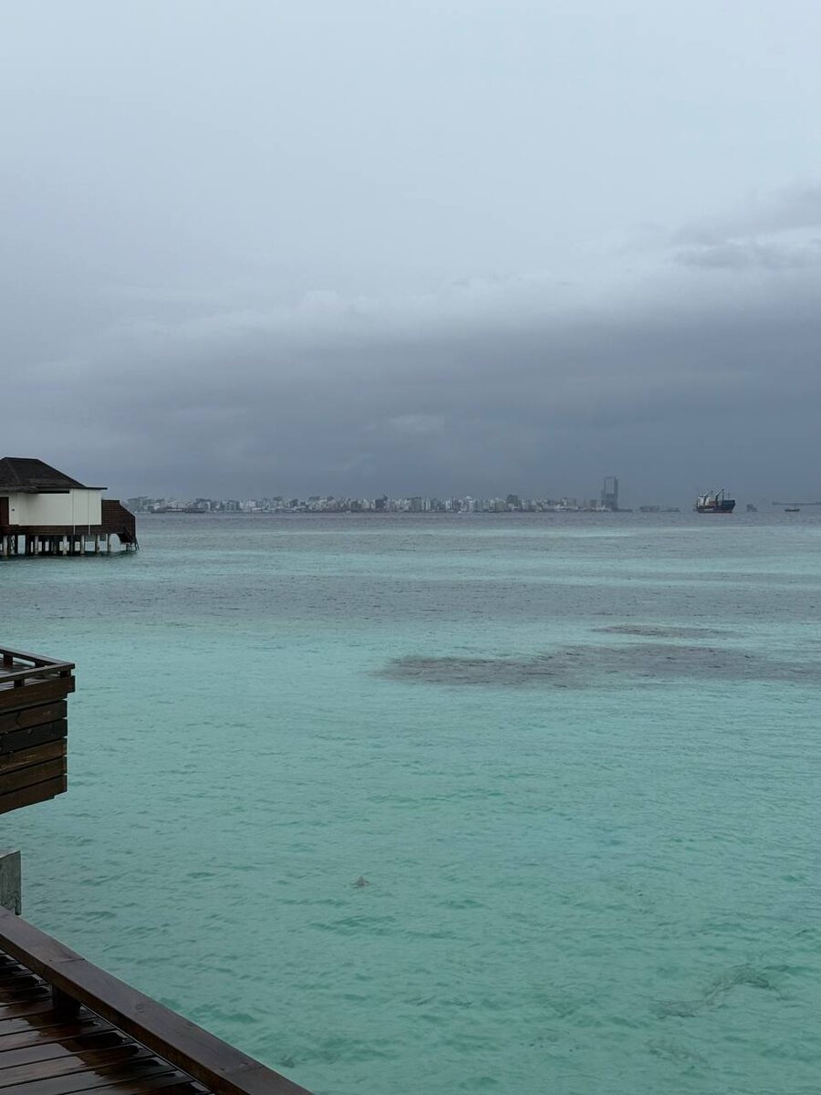 вид с пляжа DusitD2 Feydhoo Maldives