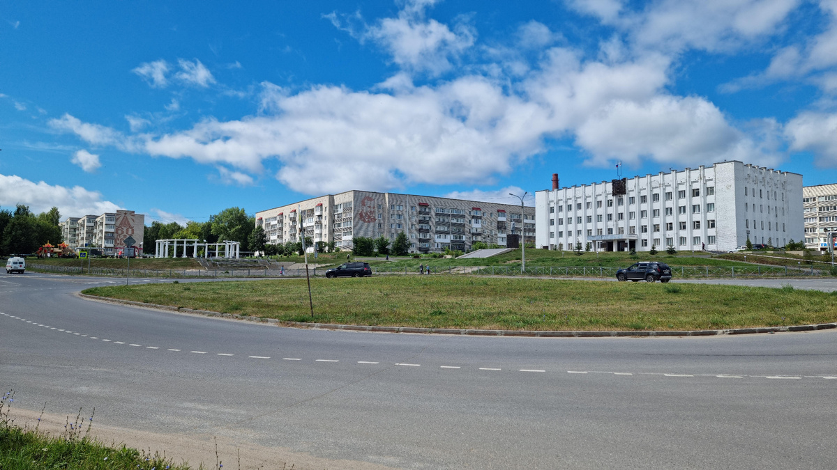 Местное уличное искусство, которое строилось на века.