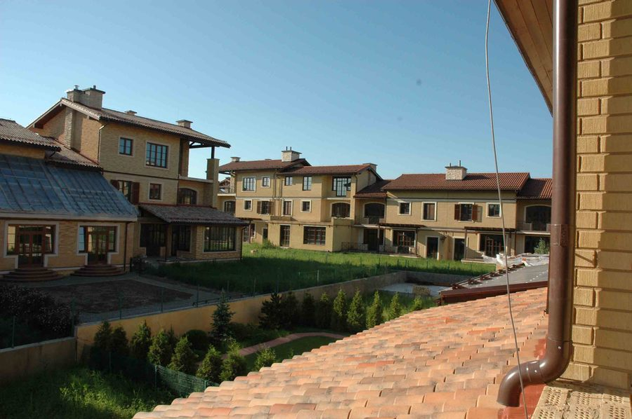 Действительно, итальянская стилистка тут прослеживается. КП "Маленькая Италия"