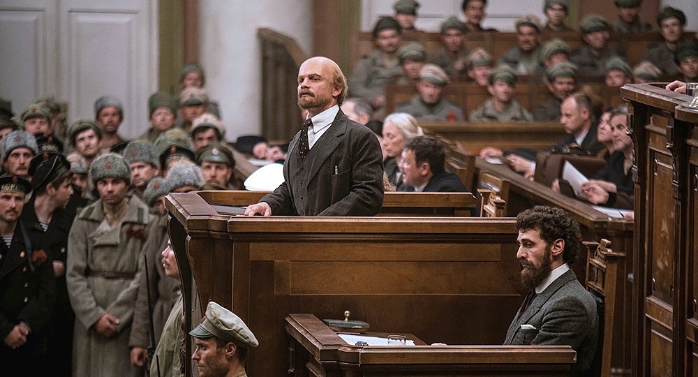 Где у революции начало? Киноэпопею Андрея Кончаловского "Хроники русской революции" покажут по ТВ. Стоит ли смотреть и чего ждать
