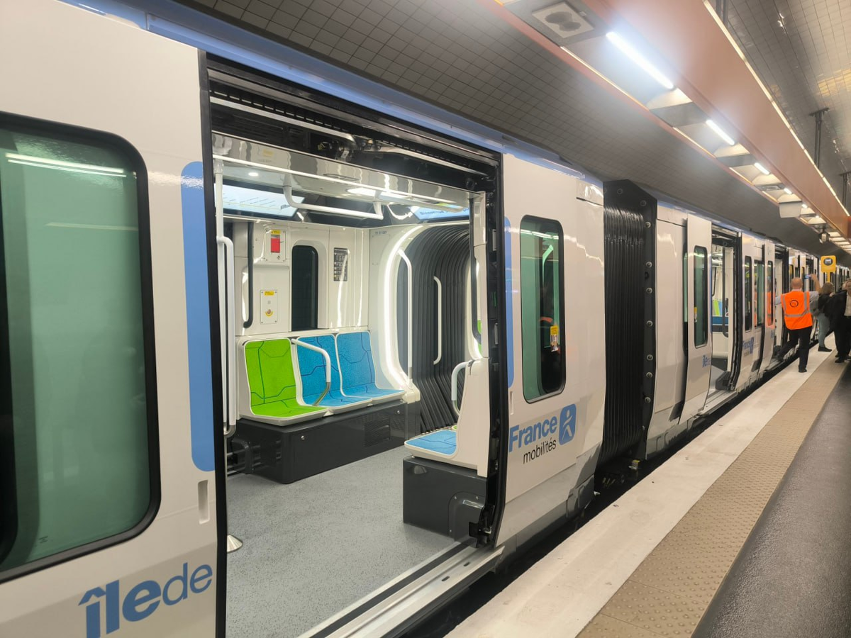 Поезд метро серии MF19 от Alstom для Парижа. Источник: Asso_usagersidf