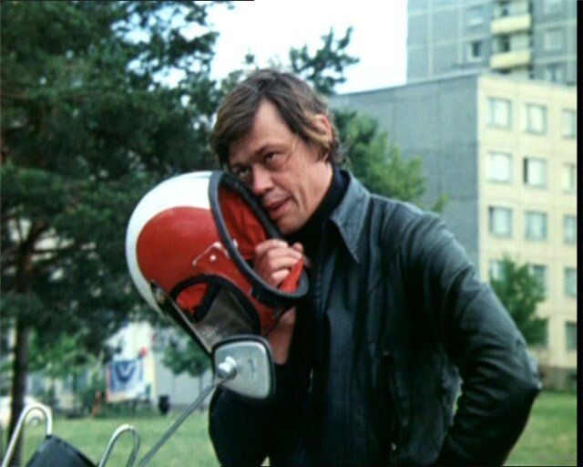 Николай Караченцов (27 октября 1944 года — 26 октября 2018), советский и российский актёр театра и кино