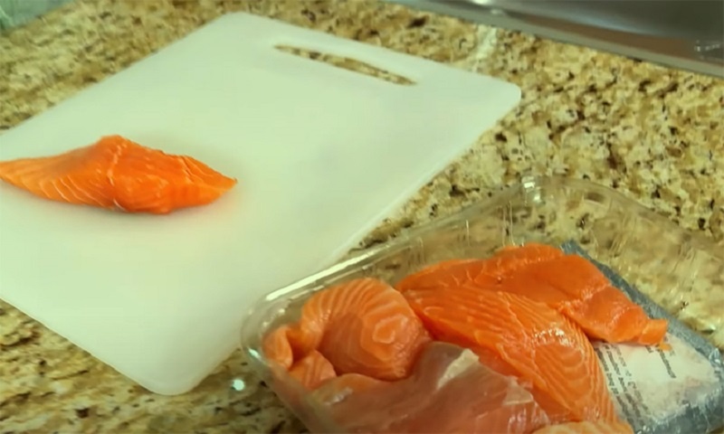 Быстрый ужин в лаваше: рыбный ролл за 15 минут