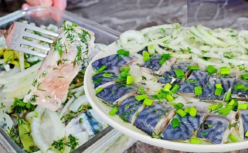 Вкуснейшая скумбрия в холодном маринаде: сочная закуска всего за сутки