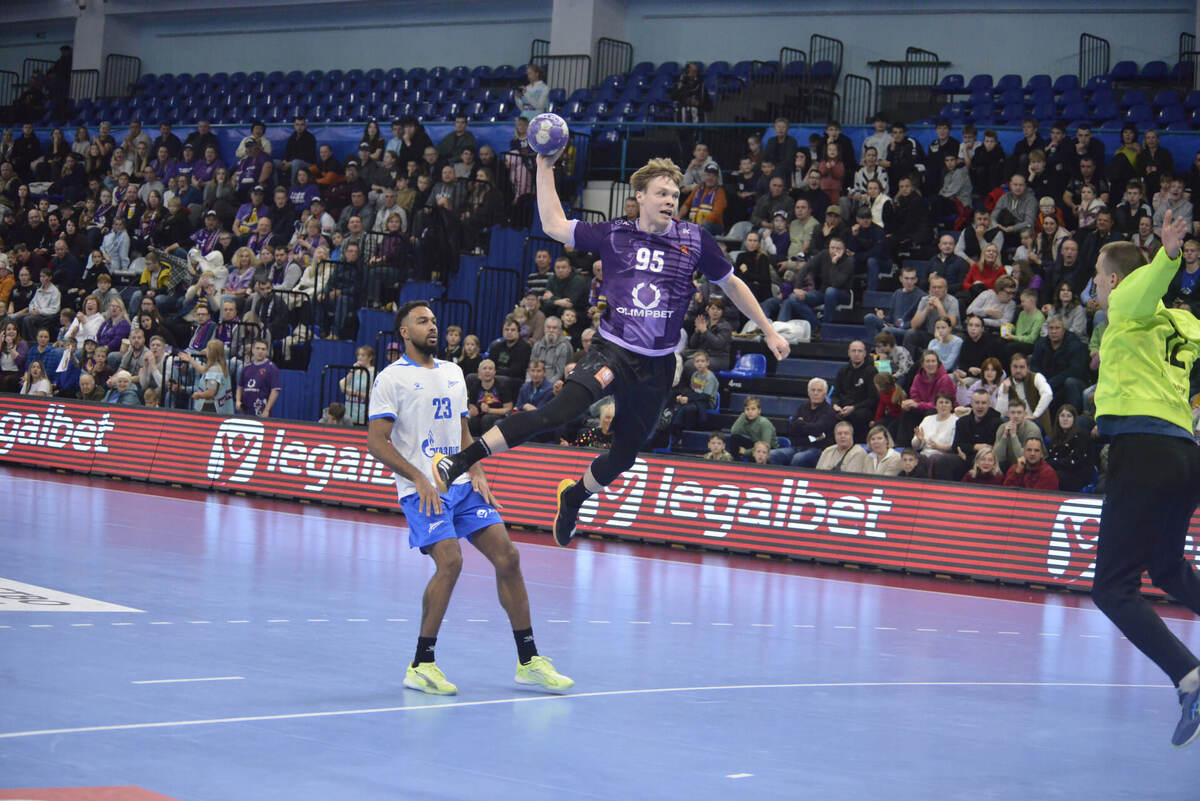    Никита Новик поражает ворота "Зенита"