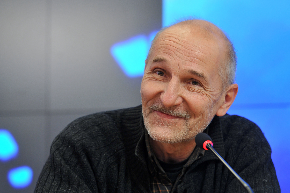 Яркий пример такого кардинально изменившегося человека - Пётр Мамонов 