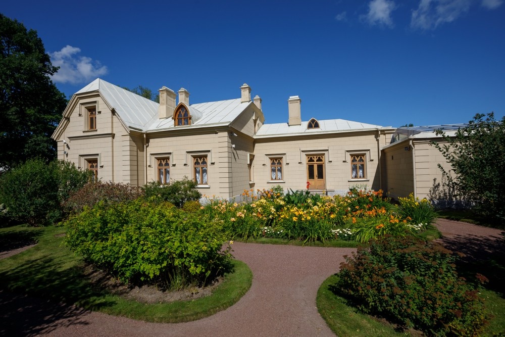 етенибак ВЗдание Телеграфной станции /фото с сайта https://peterhofmuseum.ru /