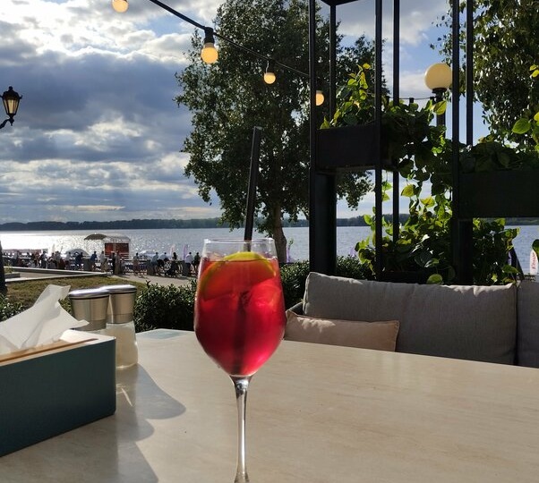 А не сходить ли мне на корпоратив?