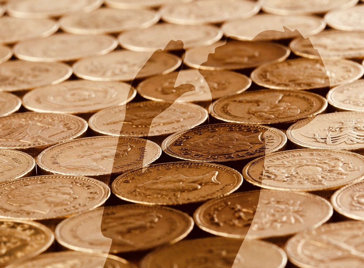 Самое забавное — медитация на деньги, которой тоже учат лисы волков. Закрой глазки и повторяй с вечера до утра: ловись денежка большая да маленькая 😁  