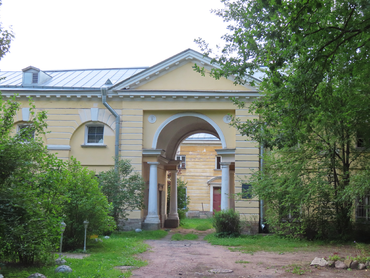 Арка, вид из каретного двора