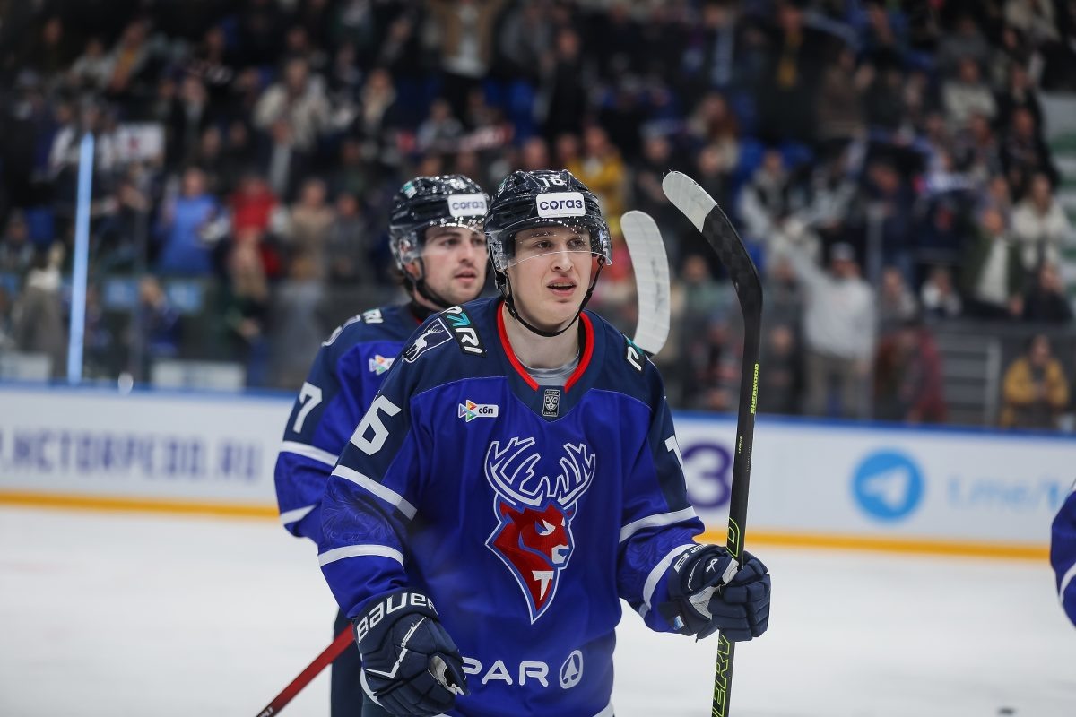    На 43-й минуте очень важную шайбу забросил Василий Атанасов, это его шестой гол в сезоне