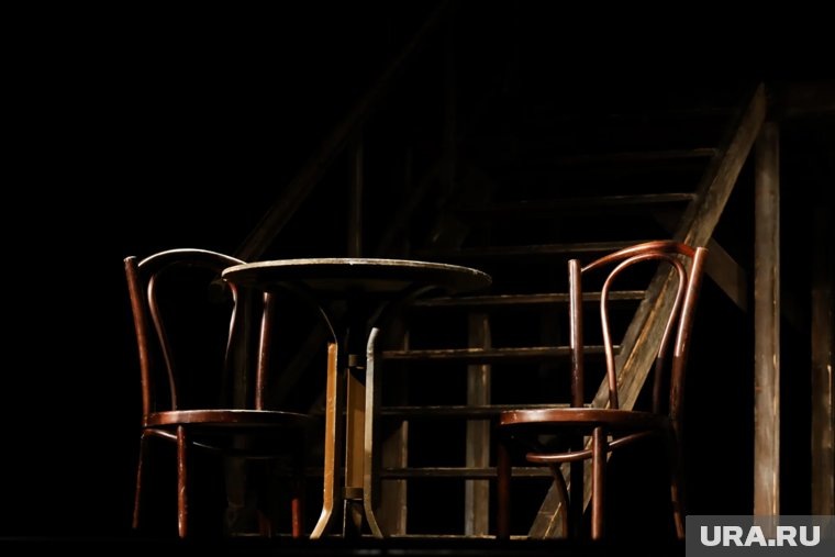     Театр скоро возобновит постановки на родной сцене