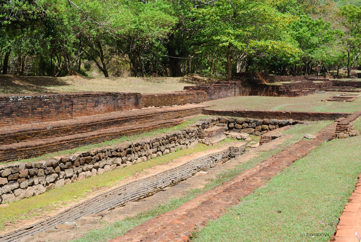 гора Сигирия, вид из парковой зоны