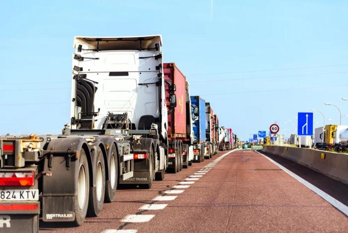 Обложка © Shutterstock / FOTODOM / Rebel Red Runner