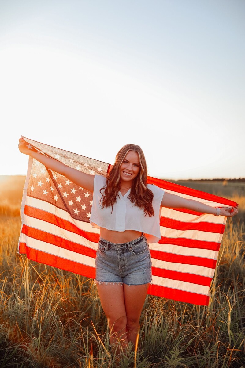 Запомни эти идиомы, если тоже хочешь, чтобы на твоем лице была такая улыбка. Источник: https://i.pinimg.com/1200x/7e/8f/b6/7e8fb6bc6ce45d909b130a000c0e6836.jpg