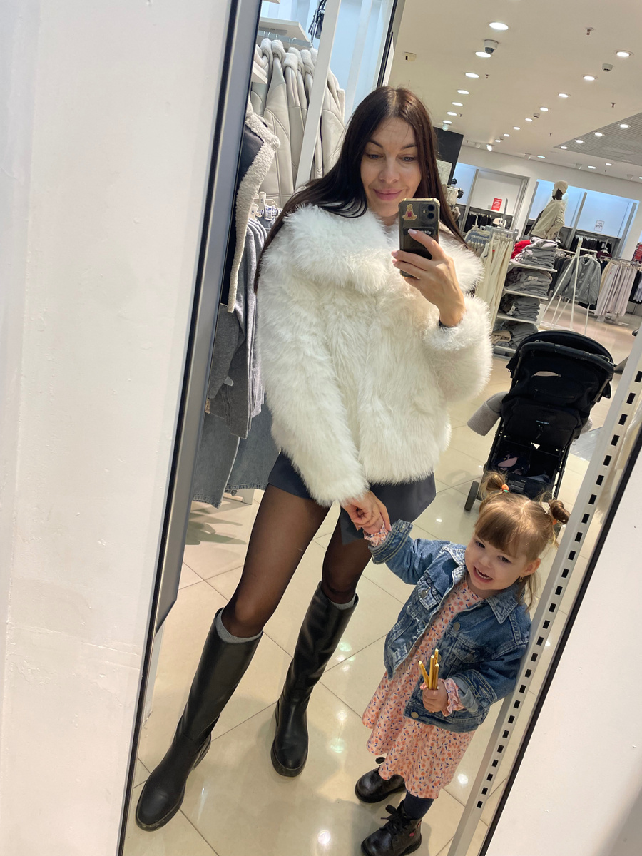 Мы с Машей на примерке)