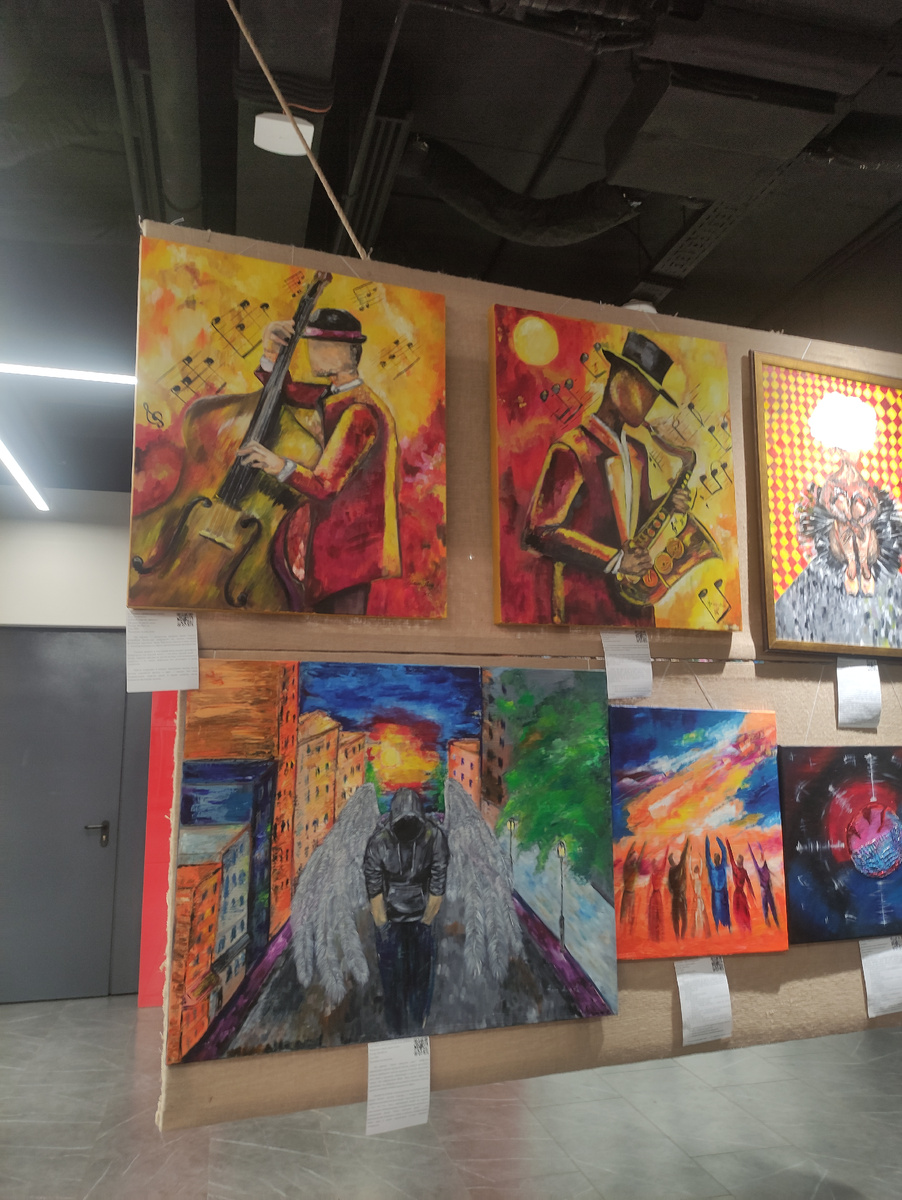 В холле АртСпейс 