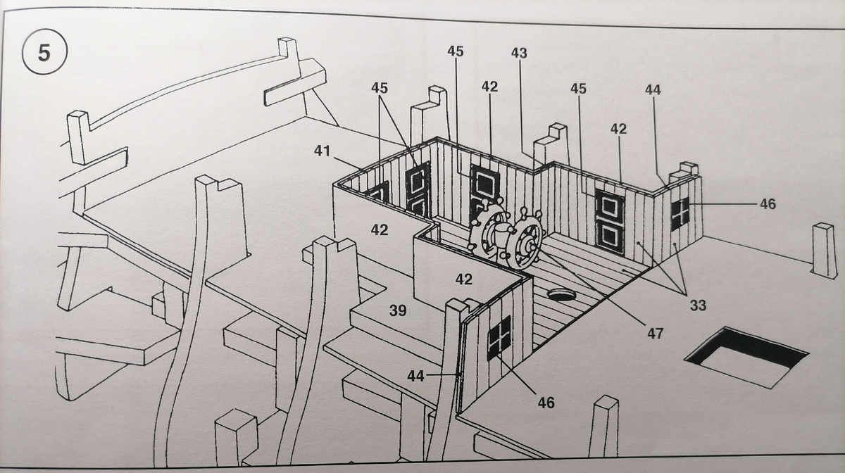 Кормовая часть главной палубы со штурвалом и "каютами" господ офицеров средней руки. Сверху над ней будет еще палуба-ют.