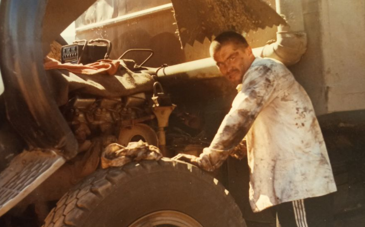 Эта фотка жара Астрахань 2000е годы я там реально повторную адаптацию прошёл жарой. кончилось сцепление в Камазе- снимали коробку в ручную...