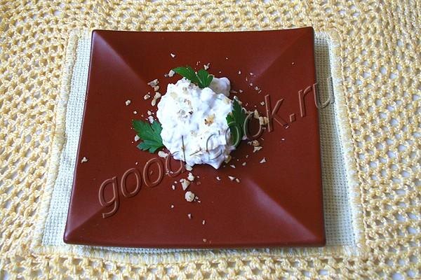 Орехово-сметанный соус