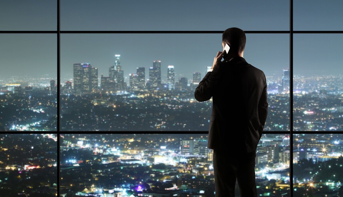 Иногда, чтобы сохранить себя, нужно иметь смелость все потерять.