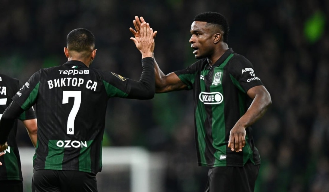    Футболисты «Краснодара» Виктор Са и Джон Кордоба празднуют гол в ворота «Рубина» (1:0) в матче 13-го тура РПЛ 26 октября.ФК «Краснодар»