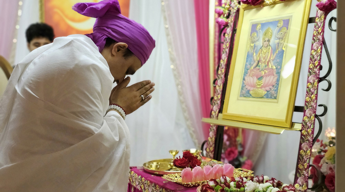 Праздник Дипавали в ашраме Шри Пракаша Джи. Молитва богине Лакшми. Подмосковье, 20.10.2025. Фото из личного архива.