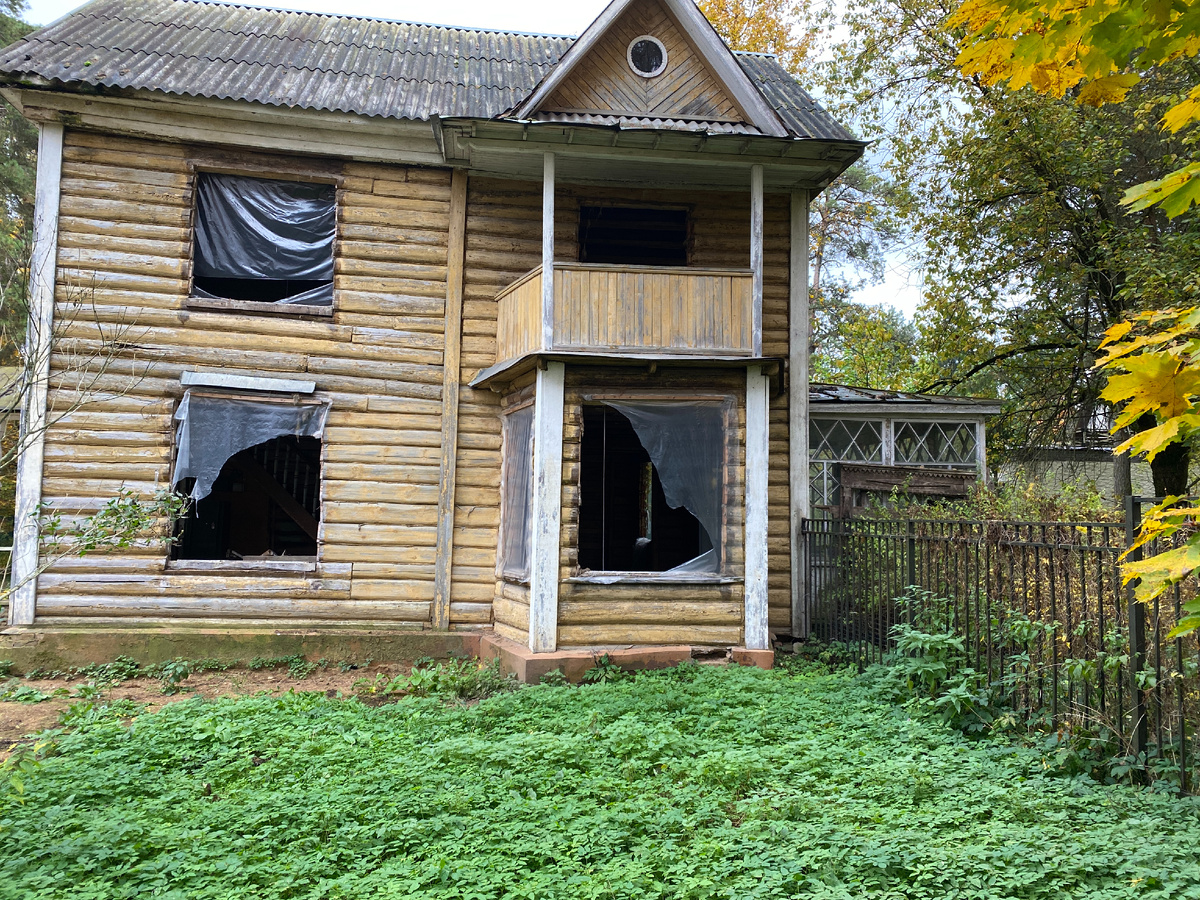 Бывший музей конезавода, недалеко от которого находился гараж