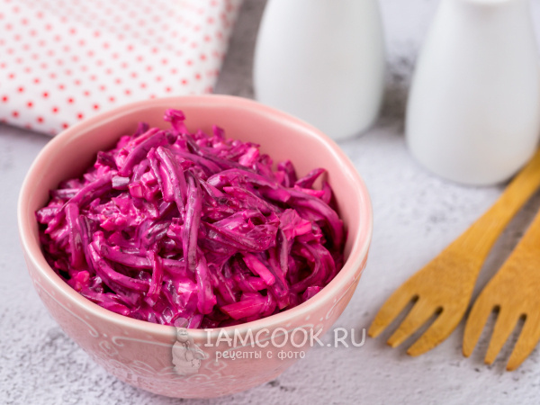 Салаты, где свёкла одна, а сыр – разный: именно он делает вкус свежим, пикантным, сливочным или чуть солоноватым