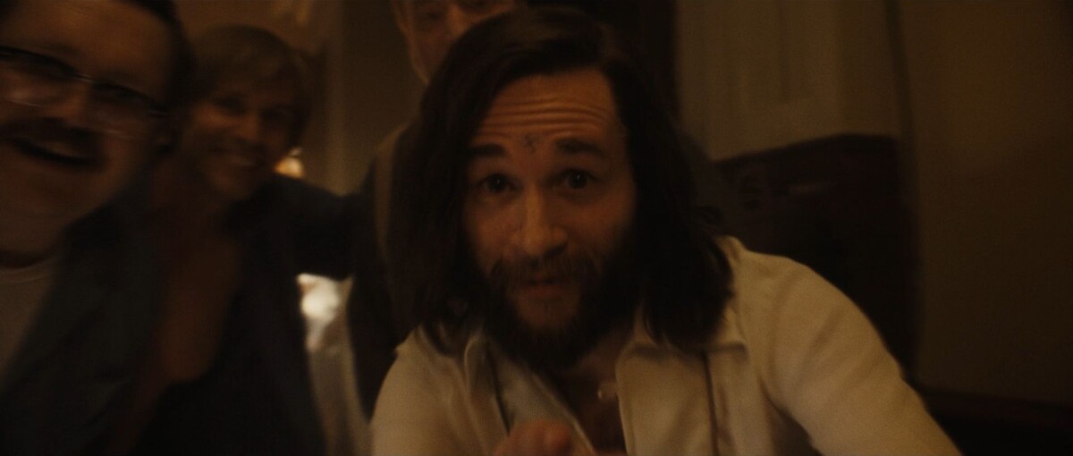 Мэнсон хвастается Эду, что завалил кучу людей. WAT?! Напомню - Мэнсон лично никого не убил, хотя даже Википедия утверждает обратное, клеймя его серийником. 