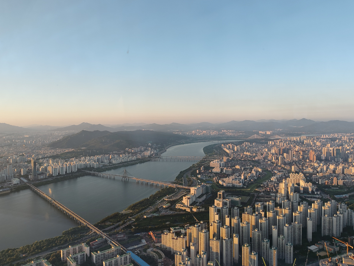 Вид на Сеул с башни Lotte Tower. Фото автора