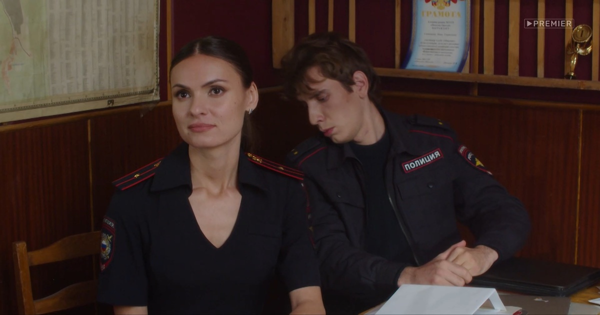 Большинство актёров - знакомые режиссёра. К примеру, главную женскую роль сыграла ведущая местных новостей. 