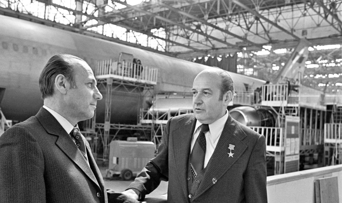    1979 год. Генеральные конструкторы Герои Социалистического Труда Генрих Новожилов (слева) и Алексей Туполев. / Фото: В. Кожевников/ ТАСС