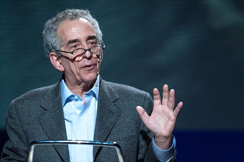 Американский психолог. Шварц является почетным профессором социальной теории и социального действия имени Дорвина Картрайта в Суортморском колледже, а с 2016 года является приглашенным профессором Калифорнийского университета в Беркли. Его работа сосредоточена на пересечении психологии и экономики.