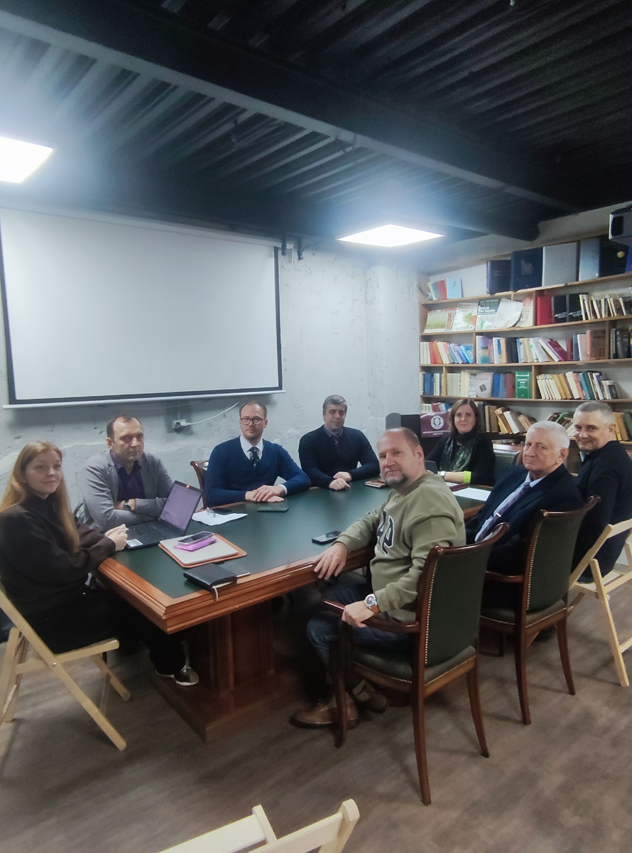 Адвокаты Алексей Громов, спикер Галина Никитина и коллеги из филиала №7 МОКА обсуждают тонкости предпроверочного анализа и новые риски для бизнеса в 2025 году.