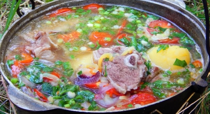 Шулюм из баранины в казане: Настоящий походный суп
