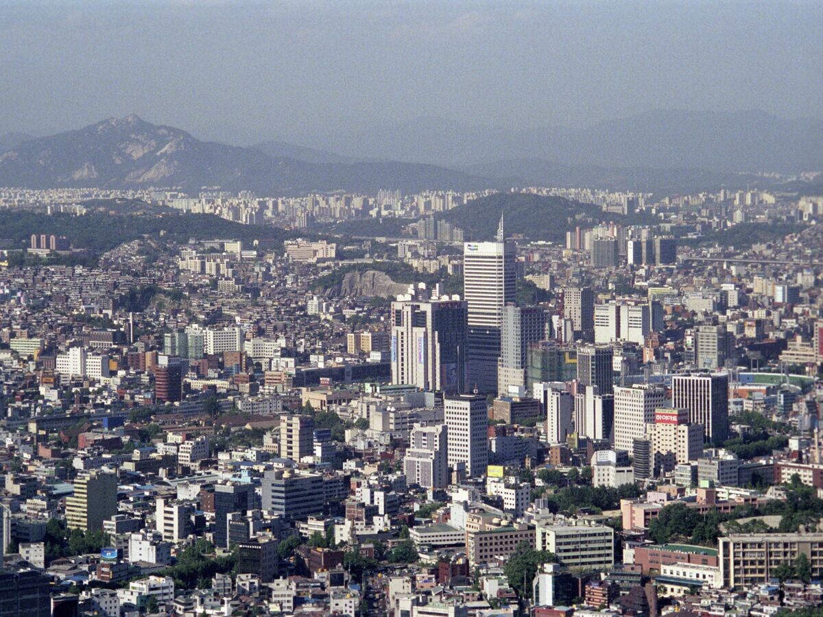    Вид на город Сеул с горы Намсан© РИА Новости / Алексей Жидаков