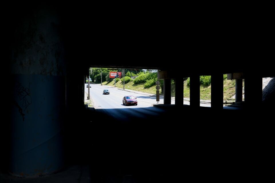    Мост через железнодорожные пути на проспекте Калинина. Июль 2024 года. Источник: Виталий Барабаш