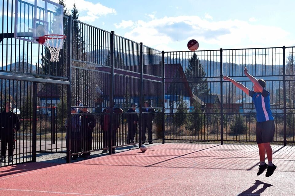    "Умная" спортплощадка в селе Амур. Источник: altai-republic.ru