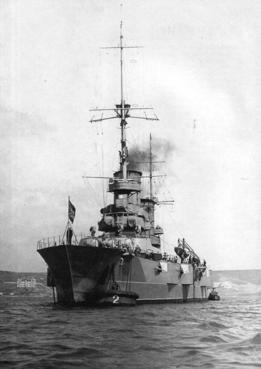 Линкор "Парижская коммуна" на Черном море с новой носовой наделкой