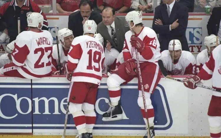    Скотти Боуман и игроки «Детройт Ред Уингз» / Источник фото: НХЛ