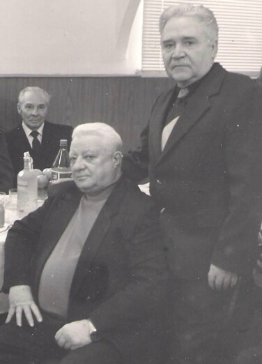 Фото: Сидит Редовский А.И. Справа: Комаристов А.Е. На заднем плане бывший начальник ЦВВК МО генерал-майор медслужбы в отставке Ефимов И.Л.