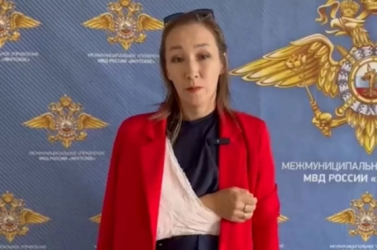    Сотрудница полиции из Якутска спасла маленькую девочку, которая чуть было не утонула в озере.