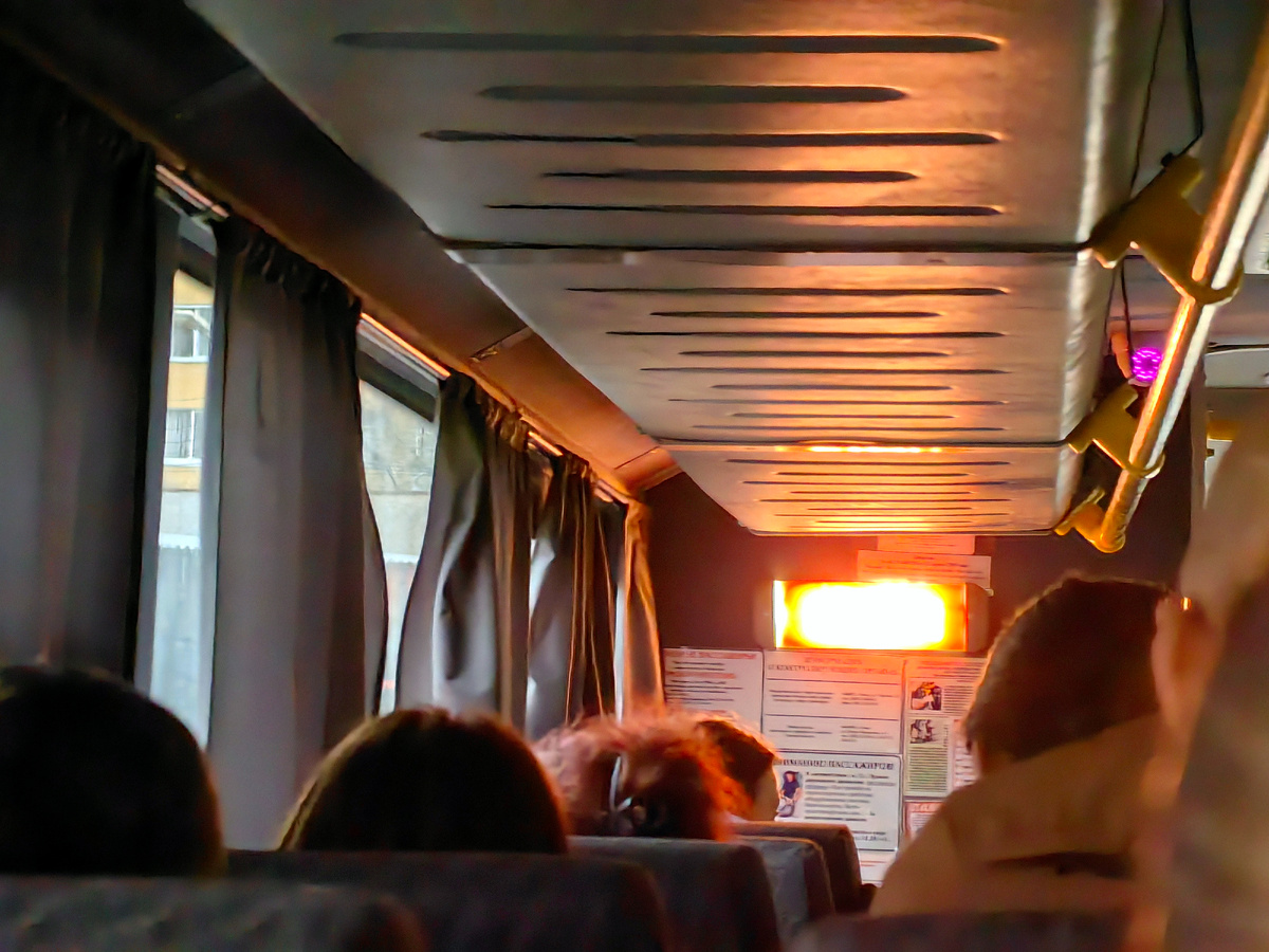 Возле одного из сёл Большереченского района в автобус зашли четверо школьников и тут же начали обсуждать... Макарова. Оказалось, они ехали на то же меропроиятие, что и я. 