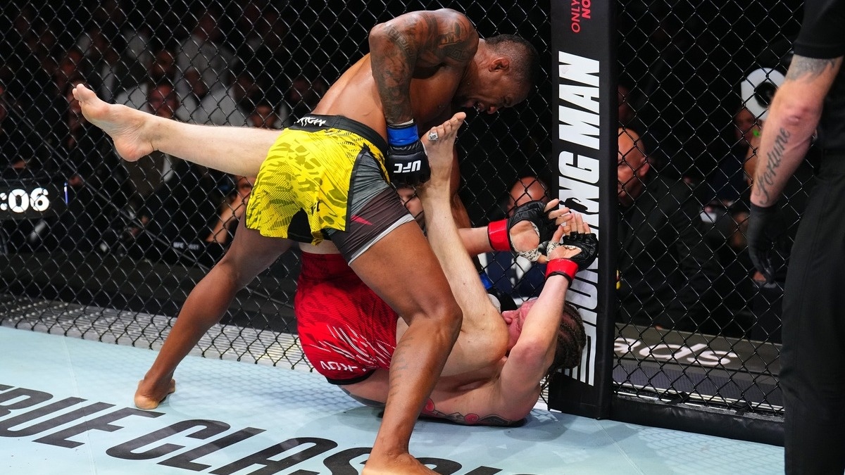 Почему Волков пролежал 11 минут на спине.