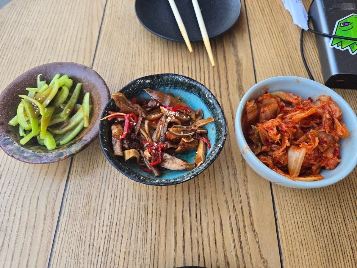    Маринованные овощи с зеленью: ароматная закуска - придется по вкусу огненной лошади в новогоднюю ночь и не только