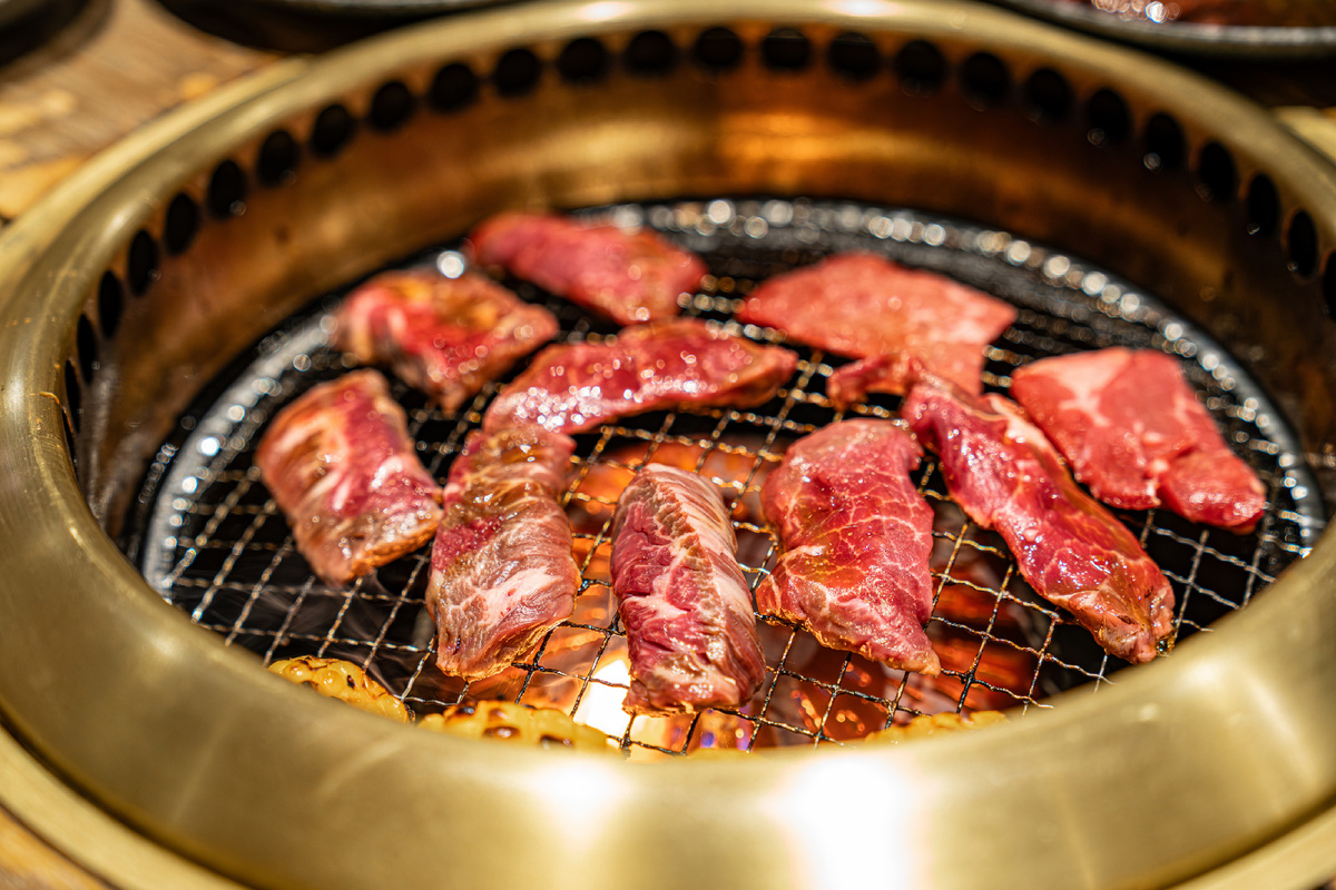 Якинику – жарить на специальном гриле (японский аналог барбекю)