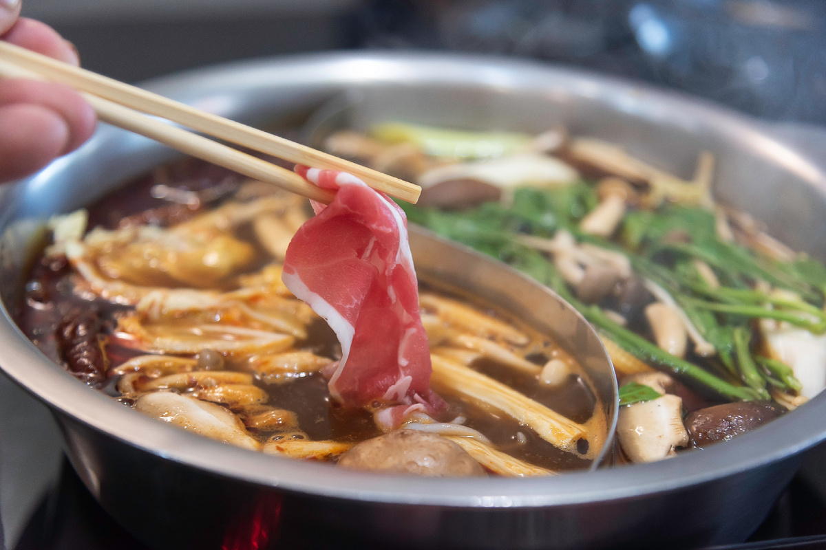 Сябу-сябу – опускать ломтики в бульон