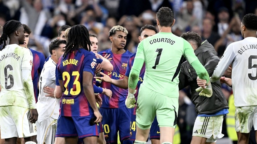     Футболисты «Реал» и «Барселоны» в матче десятого тура чемпионата Испании по футболу Gettyimages.ru Anadolu / Contributor